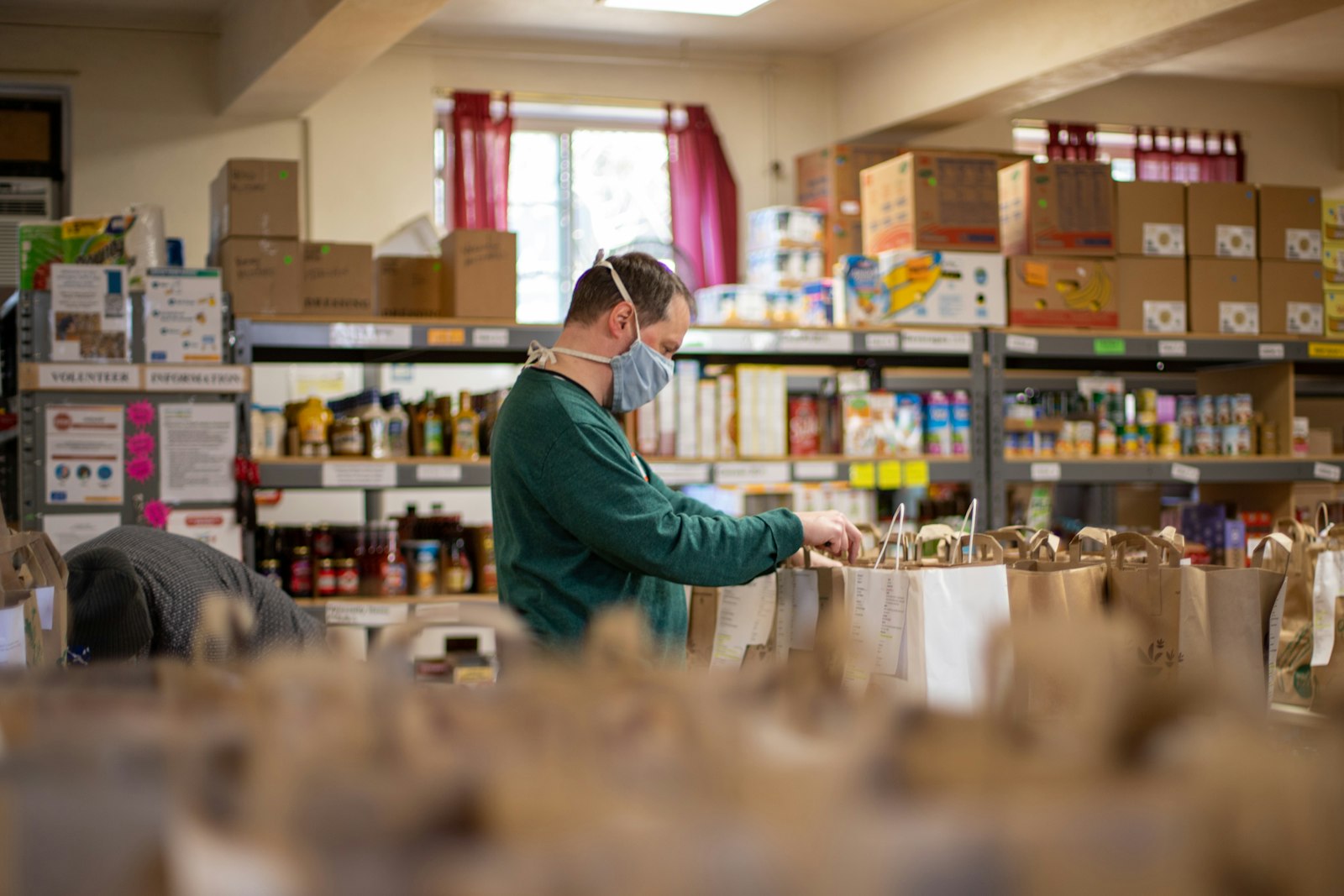 Volle Regale dank grosszügiger Lebensmittelspenden